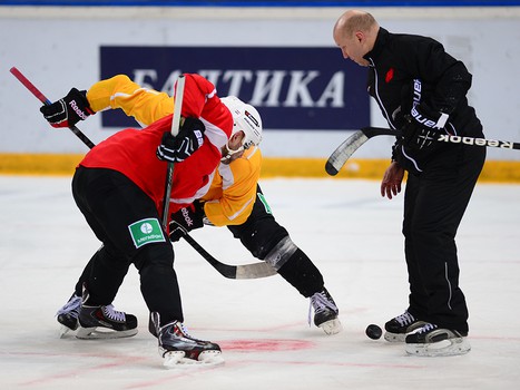 "Авангард" готовится к матчу с "Сибирью"