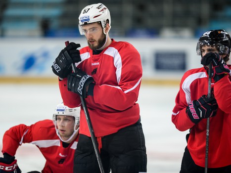 Открытая тренировка "Авангарда" для СМИ перед стартом серии с "Ак Барсом"