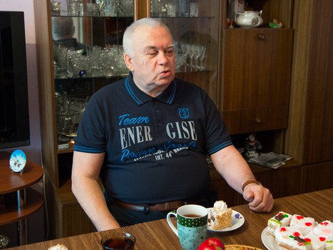 "Омские Ястребы" в гостях у ветеранов омского хоккея