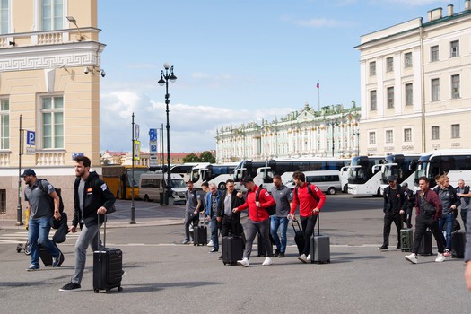 «Авангард» прилетел в Санкт-Петербург