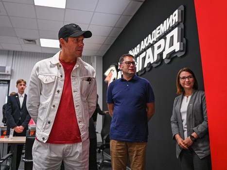 Александр Крылов на G-Drive Арене и в Хоккейной Академии «Авангард»