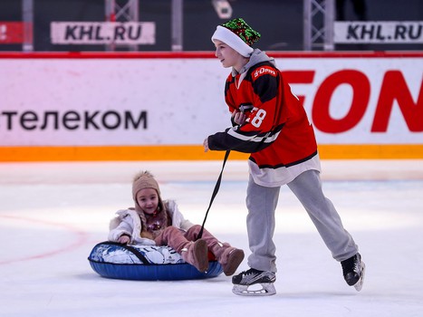 Семейные катания «Авангарда» перед Новым годом
