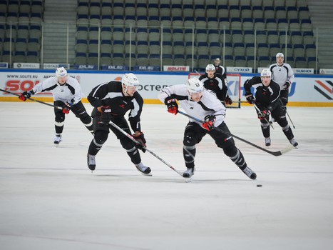 "Авангард" готовится к матчам в Хабаровске