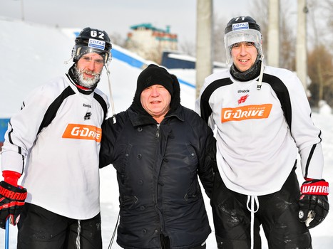 Тренировка "Авангарда" на стадионе "Юность" под открытым небом