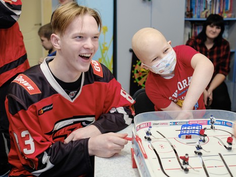 Новогодние подарки для юных болельщиков