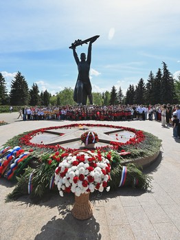 Возложение цветов в Парке Победы