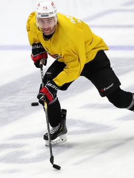 «Авангард» возобновил тренировки. Первое занятие по катанию