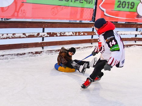Выходные с «Авангардом» на городском катке на Бударина