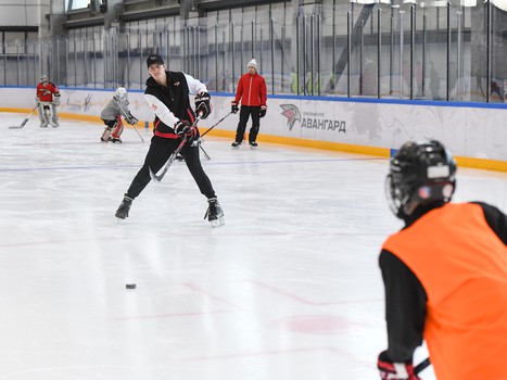 Мастер-класс Егора Мартынова для воспитанников Хоккейной Академии «Авангард» в Омске