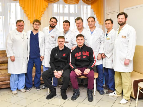 Итоги Усабря: подарки от "Авангарда" пациентам онкологического диспансера