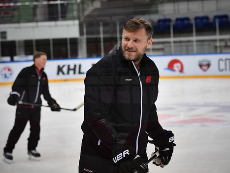 Тренировка "Авангарда" во Владивостоке перед матчем с "Адмиралом"