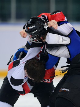 1/4 финала плей-офф МХЛ. Матч №3. "Омские Ястребы" - "Белые Медведи" 6:2