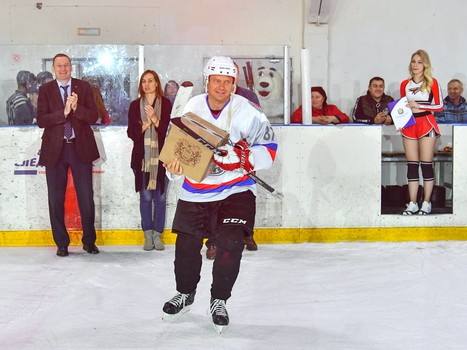 Ветераны «Авангарда» - сборная Ночной хоккейной лиги 8:4