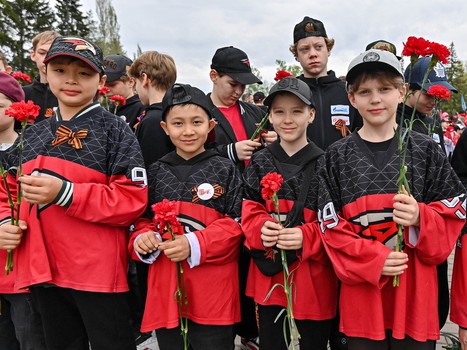 Возложение цветов в Парке Победы