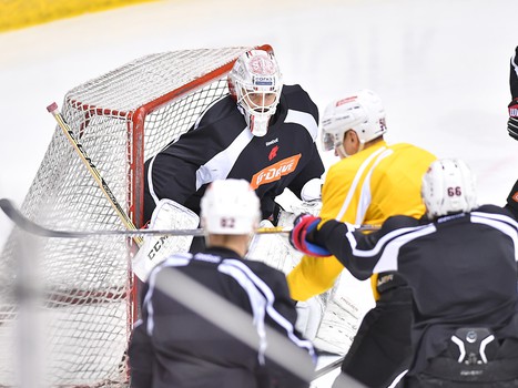 Раскатка "Авангарда" перед выездным матчем с "Трактором"