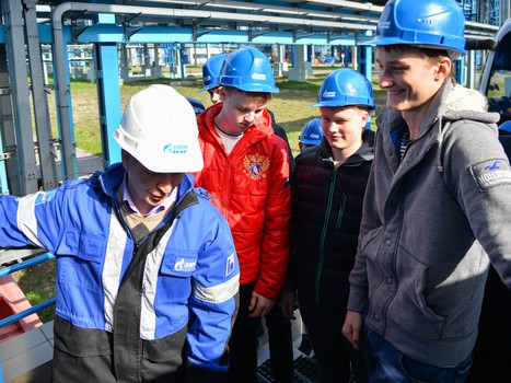 Экскурсия "Авангарда"-2000 на Омском НПЗ