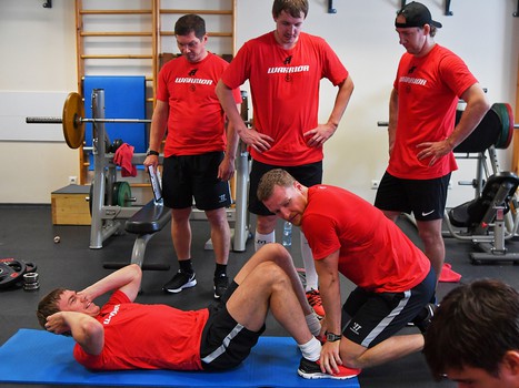 Хоккеисты "Авангарда" проходят тестирование