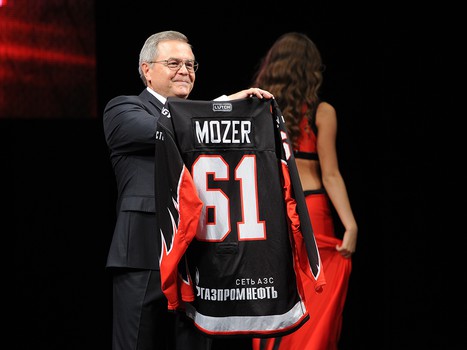 Презентация игроков и тренеров хоккейной команды "Авангард" перед сезоном КХЛ-2014/15