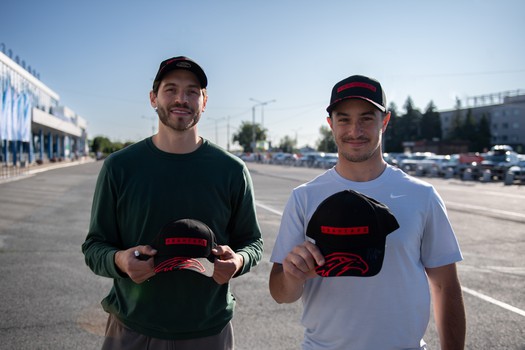 Джозеф Чеккони и Эндрю Потуральски прилетели в Омск