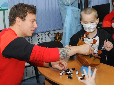 Фурх, Густафссон и Анелёв в гостях у юных болельщиков из ОДКБ