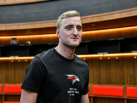 Александр Волков прилетел в Омск