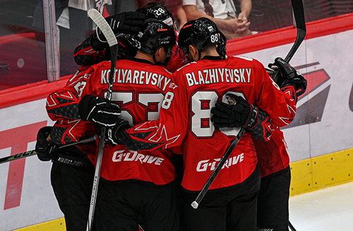 СЕРЬЁЗНАЯ ПРЕДСЕЗОНКА | Победная раздевалка «Авангарда» после матча с «Нефтехимиком»