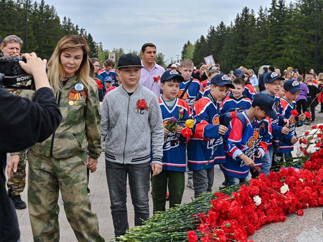 Возложение цветов в Парке Победы