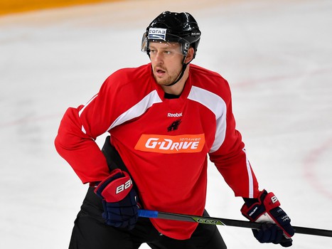 Никита Никитин готовится к первому матчу за "Авангард" после возвращения