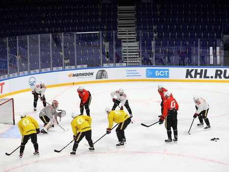 Тренировка «Авангарда» перед матчем в Уфе