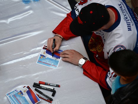 Сергей Калинин с Кубком чемпионов мира в Омске. День 2