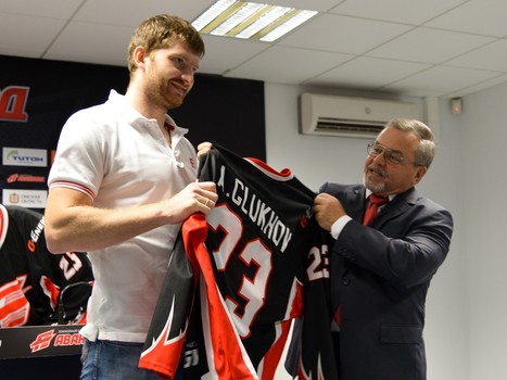 Пресс-конференция президента ХК "Авангард" Владимира Шалаева и представление новичков