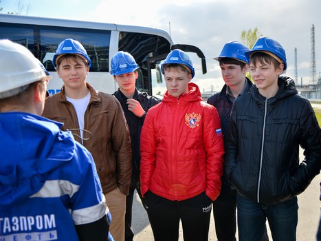 Экскурсия "Авангарда"-2000 на Омском НПЗ