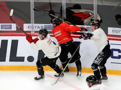 «Белые» vs «красные»: тренировочный матч