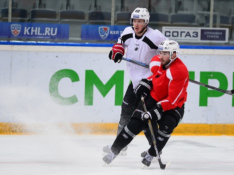 "Авангард" готовится к матчу с "Сибирью"