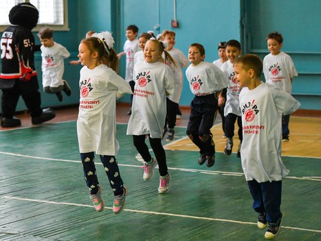 "Физ-ра с Омскими Ястребами" у первоклашек