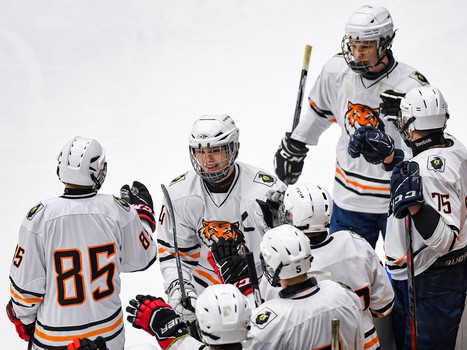 Четвёртый игровой день финала Первенства ЮХЛ в Омске