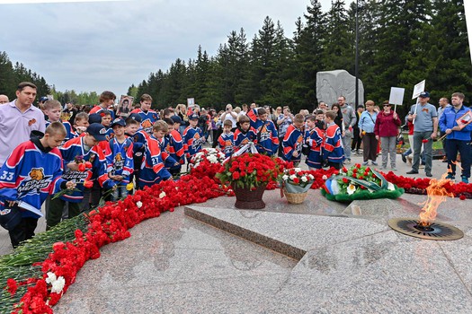 Возложение цветов в Парке Победы