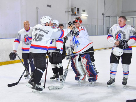 Ветераны «Авангарда» - сборная Ночной хоккейной лиги 8:4