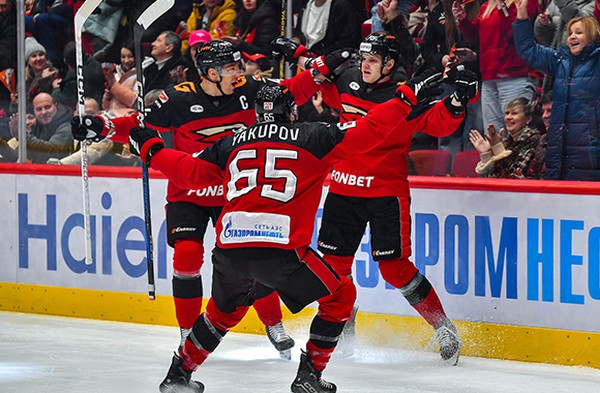 РАЗГРОМИЛИ «БАРСОВ» | Победная раздевалка «Авангарда» после матча с «Ак Барсом»