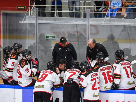 Четвёртый игровой день финала Первенства ЮХЛ в Омске