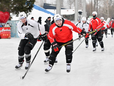 Тренировка "Авангарда" на открытом льду
