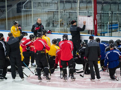 Первая тренировка Чеда Рау в "Авангарде"