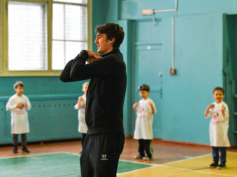 "Физ-ра с Омскими Ястребами" у первоклашек