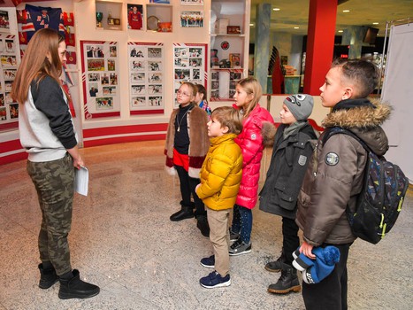 Клуб юного болельщика "Авангарда" на экскурсии в "Арене Омск"