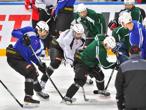 Тренировка "Омских Ястребов" перед стартом нового сезона МХЛ