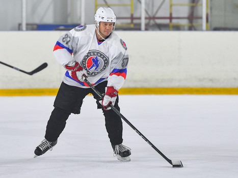 Ветераны «Авангарда» - сборная Ночной хоккейной лиги 8:4