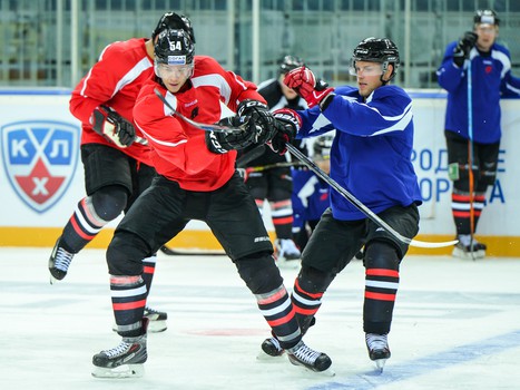 "Авангард" тренируется на льду "Арены Омск"