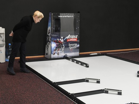 Елена Мизулина в Хоккейной Академии «Авангард»