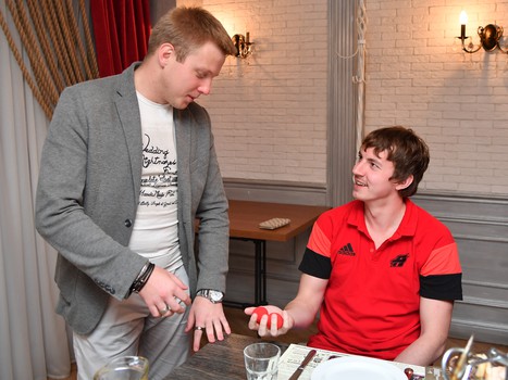 Болельщик "Авангарда" побывал на ужине с Лемтюговым и Мартыновым