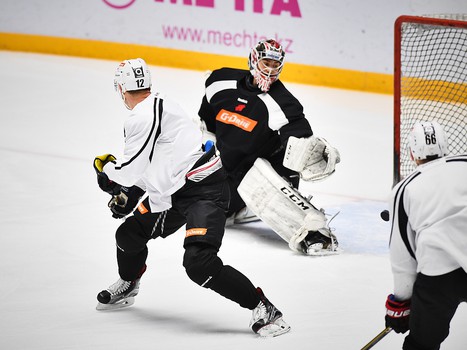 Раскатка "Авангарда" перед выездным матчем с "Барысом"